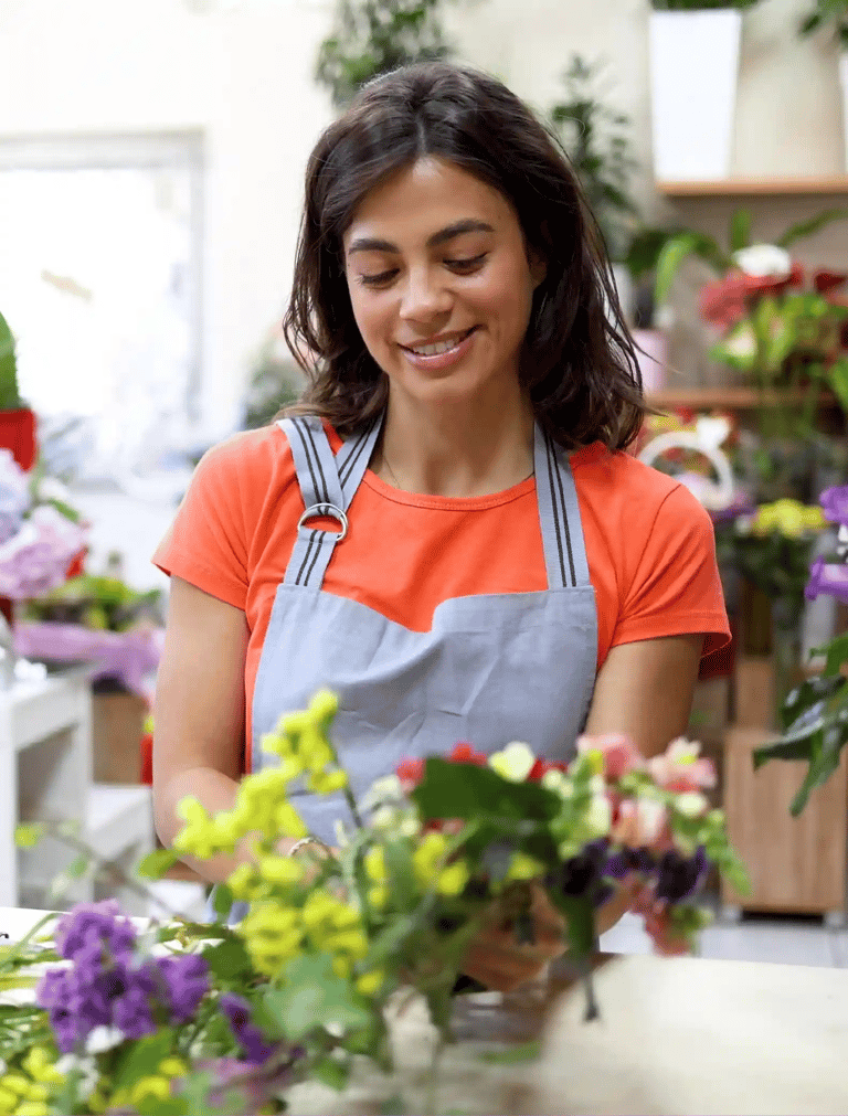 mujer seguro con alarma para negocios de sector alarm