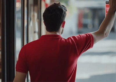 Guía completa para saber si puedes tener un cartel o pegatina de alarma sin tenerla