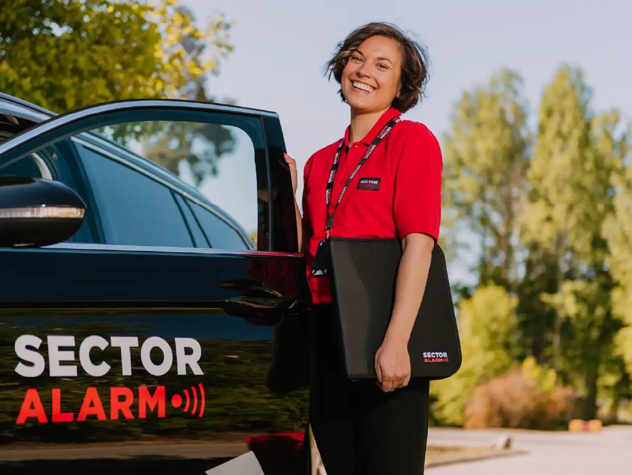 mujer que trabaja contra la okupación en CRA