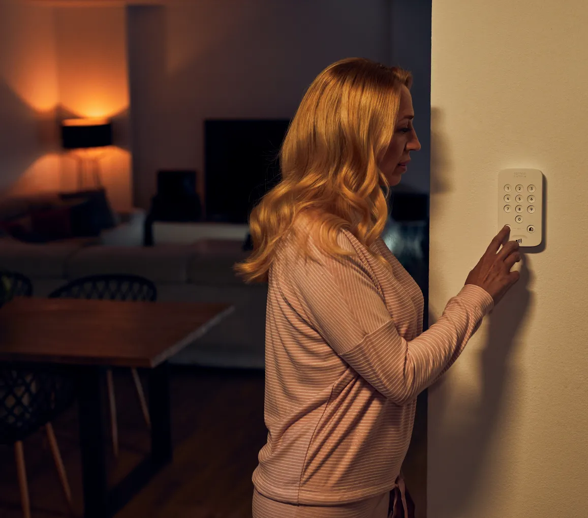 Activa la alarma perimetral durante la noche